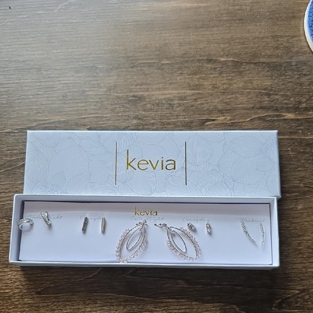 Silver Earring Set - Picture 10 of 10